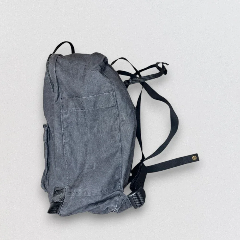 Black Everyday Laptop Travel Backpack 16L - Picture 8 of 9